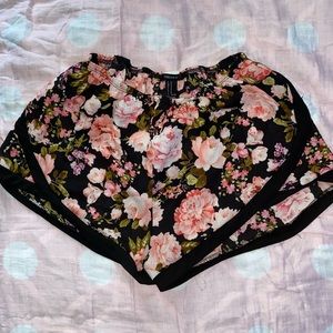 Summer flowery shorts - MEDIUM/FOREVER21